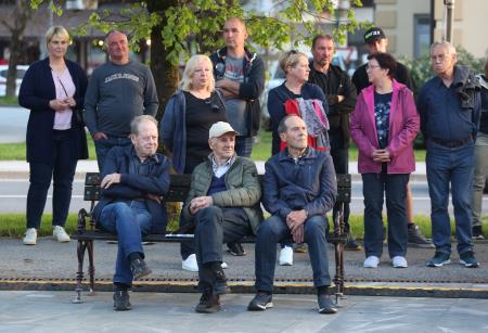 DVE UNIFORMI ENA PESEM 10 FOTO LJUBO VUKELIČ